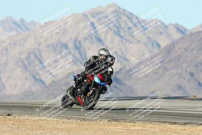 media/Dec-01-2025-Moto Forza (Mon) [[2daa91e15f]]/3-Beginner Group/Session 4 Turn 9/